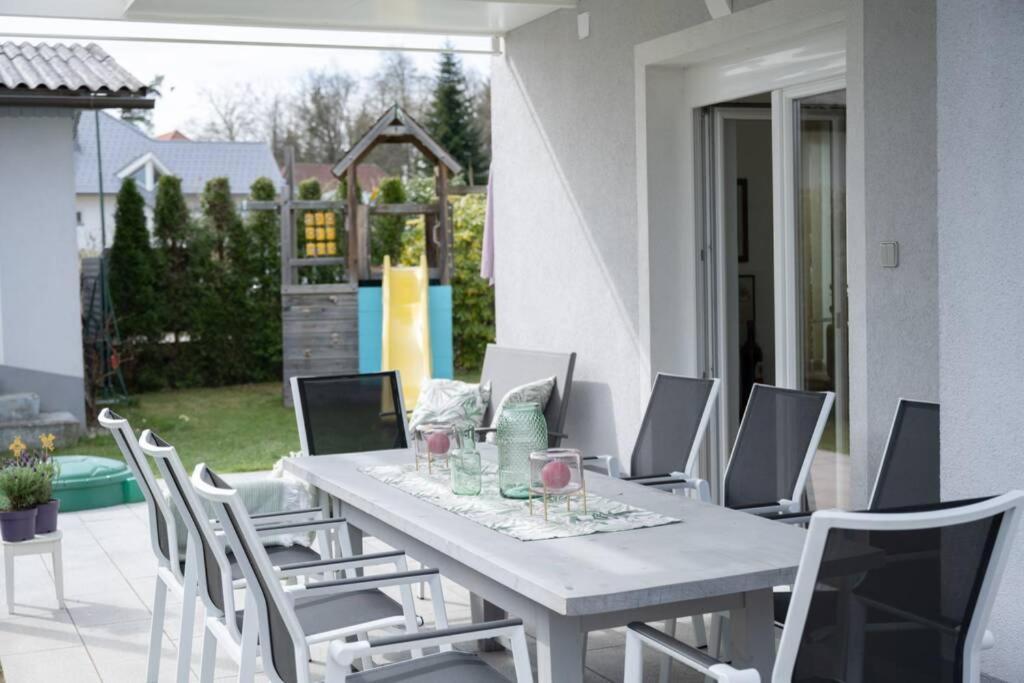 Schoenes Ferienhaus Mit Garten Portschach am Woerthersee Exterior photo